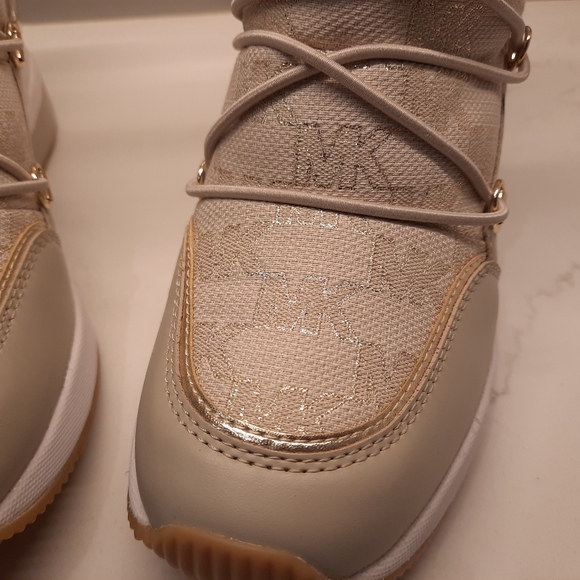 Michael Kors Lula MK Signature Outline Jacquard Boot Bootie NWOT Gold/Ivory - 7M - Picture 3 of 7